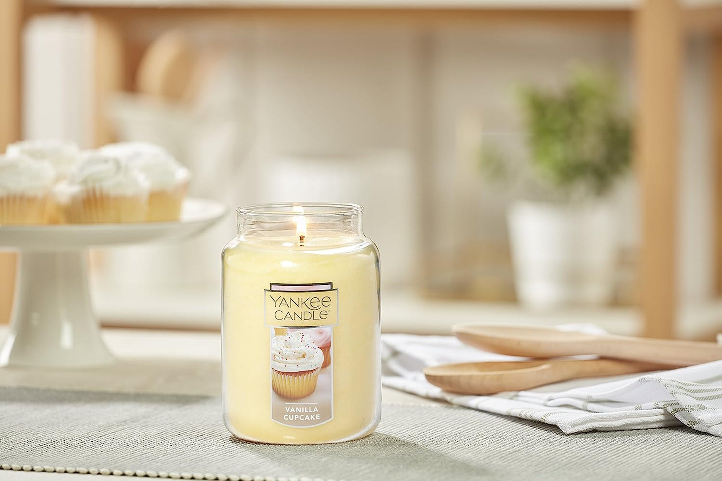 Yankee Candle Vanilla Cupcake Scented, Classic 22oz Large Jar Single Wick Candle, Over 110 Hours of Burn Time